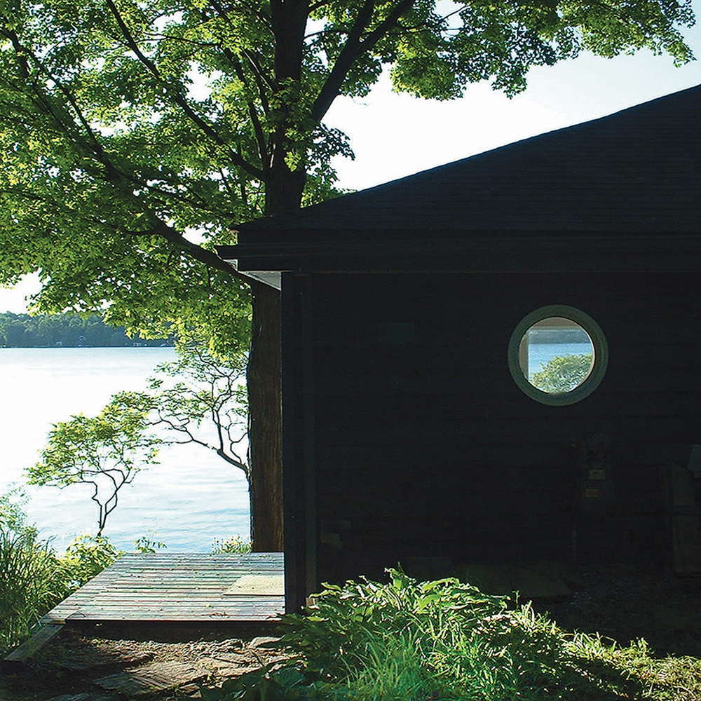 His lakeside studio / Son atelier au bord du lac
