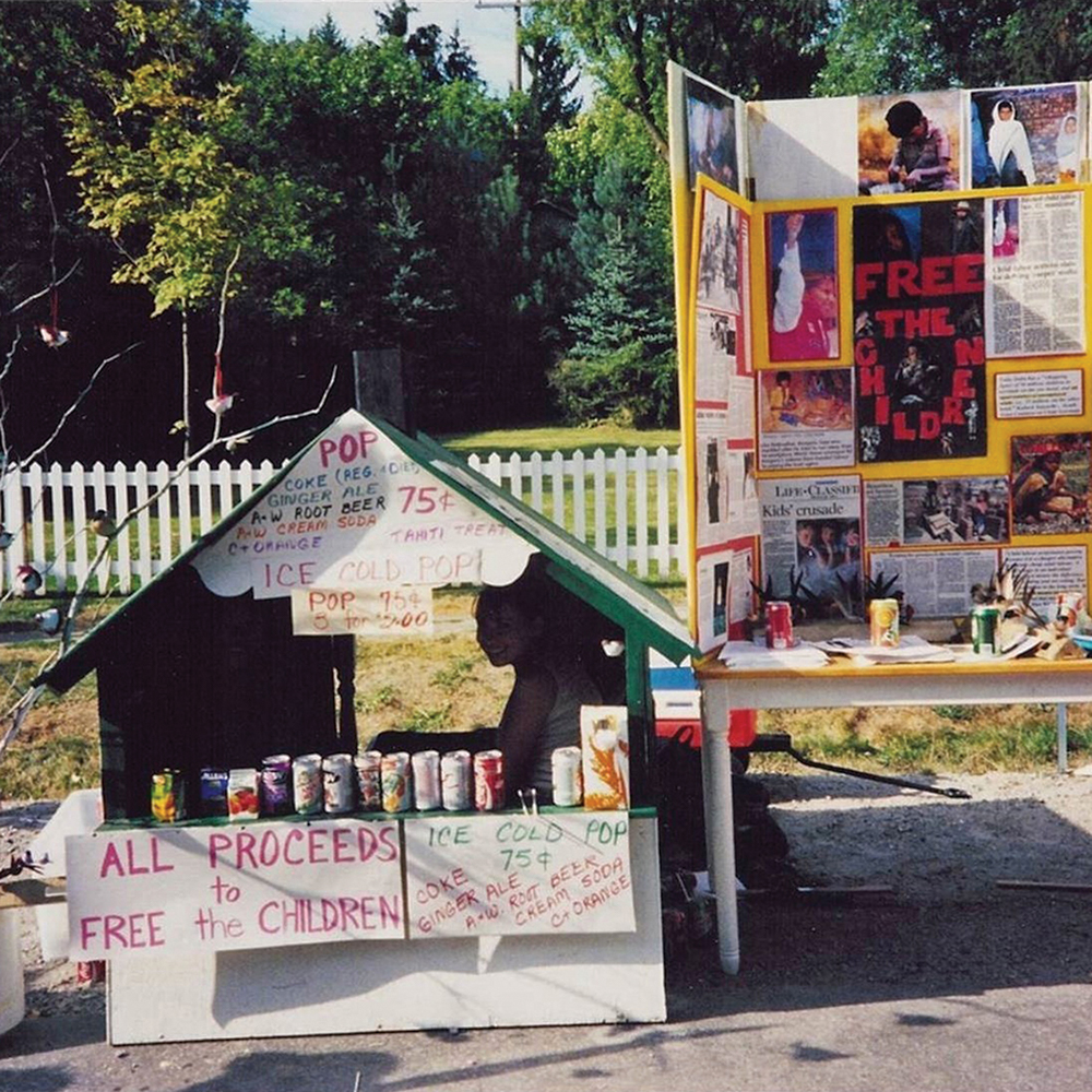 The doghouse booth / Kiosque construit avec une niche